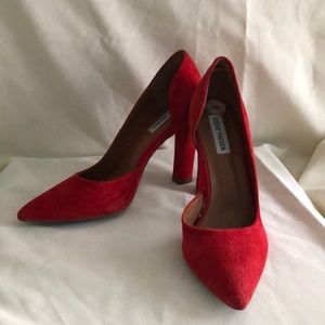Trendy red pumps